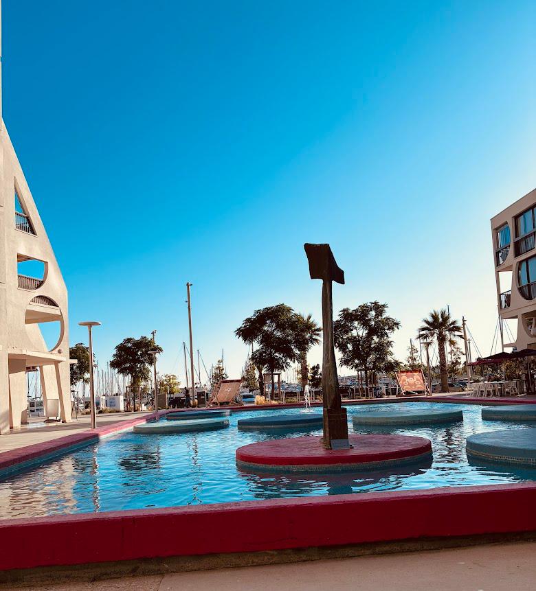La terrasse de Bellano Beach face à la Méditerranée